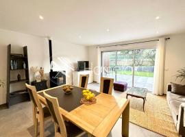 Jolie maison récente Ultra Cosy Bord de mer, hotel in Belz