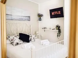 TORRE DALU' - a due passi dalla Spiaggia di Porta Vecchia, con Terrazzo privato e Netflix