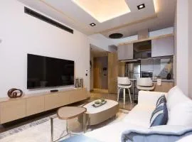 One Bedroom Luxury Apartment at The Diamond in the City