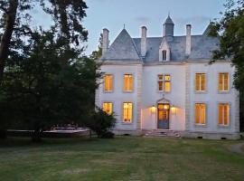 B&B Chateau La S&eacute;ch&egrave;re, h&ocirc;tel avec golf &agrave; Usson-du-Poitou