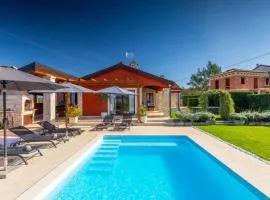 Activity villa Marula with outdoor pool in Buje