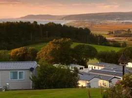 3 Bed Caravan - Sleeps 6 - Pets - Parking - Wifi