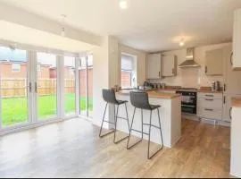 House-Sleeps 8-Parking-Garden