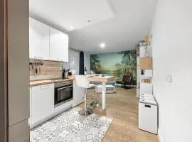 Balcon, parking, piscine et clim' à 2 pas du port Santa Lucia