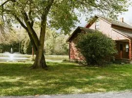 Quaint Winesburg Cottage with Porch and Pond!