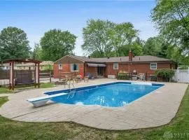 Just like home w Pool & Pool table