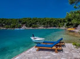 Hidden Heaven Private Resort - Heated Pool