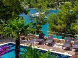 Hidden Heaven Private Resort - Heated Pool