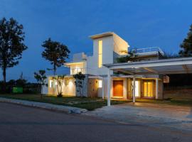 Golfers Arena by StayJadePool TableJacuzziPS5, hotel di Attibele