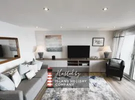 25 Breakwaters - Beach Hut is Included with this Pet Friendly Lux Apartment with Balcony, Stunning Sea Views over to Culver Cliffs & Free Parking