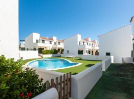 3 Bedroom Villa, 300m to Arenal d'en Castell Beach, hotel v destinaci Punta Grossa