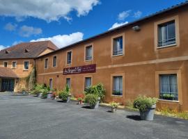 Au Périgord Noir, hotel v destinaci Hautefort