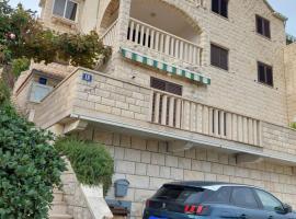 Apartments Pavao, hotel i Postira