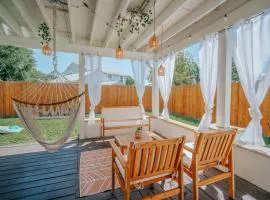 Game Room & Yard, Cozy, Family-Friendly Stay