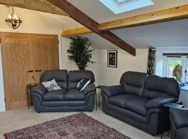 Beautiful dog friendly cosy village barn