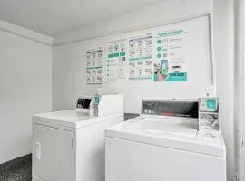 Beautiful Oceanview Condo 2 Bedrooms, 2 Bathrooms with Beach Service 709