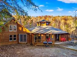 Smoky Mountain Chalet with Hot Tub- Theater- Pool Table- Pet Friendly