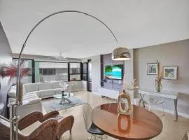 2 Bedroom Condo with Resort Amenities, Pool and Gym 618