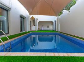 4 Bed Private Pool Villa Juffair, hotel v destinaci Manama