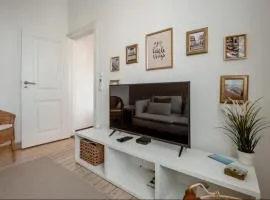 2 Bedroom Apartment with Great Transport Links to the Heart of Lisbon