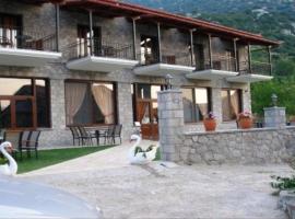 Kastro Lilaias, hotel v destinaci Lílaia