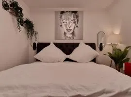 Swiss Border Apartment for 4 People, Free Parking, 1min from Basel