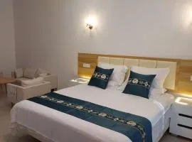 Lily holiday hotel、ミンデロにあるセザリア・エボラ空港 - VXEの周辺ホテル