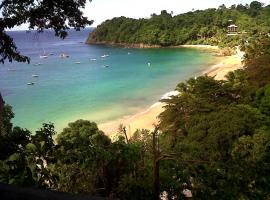 Castara Bliss Vacation Apartments Tobago, hotel com estacionamento em Castara