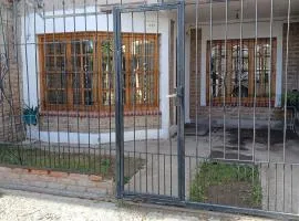 Casa Alquiler temporario garage y patio