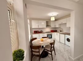 Cozy 3 bed house, chalupa v destinaci Coventry