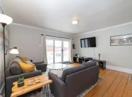 4 Corners At Amesbury Downtown Pet Friendly