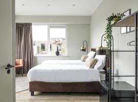 Fast Wifi, En Suite Bathroom - Maison Lux, hotel v destinaci Raamsdonksveer