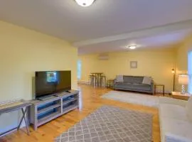 Walk to Sorrento Town Dock Pet-Friendly Apartment