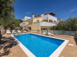 Family-friendly apartments with swimming pool Sevid - Trogir - 21163, viešbutis mieste Marina