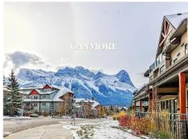 Central Canmore Escape - 2BR, 3 Beds, Breathtaking Mountain Views