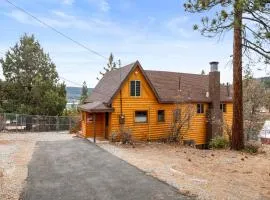 The Fawnskin Hideaway, HUGE Backyard, BBQ & Patio!