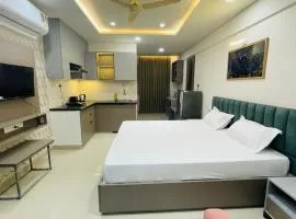 The City Nook - Solitaire Suites