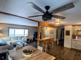 Hillcrest Hideaway: Spacious Mountain View Oasis, hotel s parkováním v destinaci Hillcrest Mines