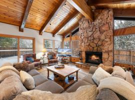 Cabin for 8 HotTub Close to Ski Town Private Beach, hotel v destinaci Tahoe City