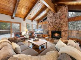 Cabin for 8 HotTub Close to Ski Town Private Beach