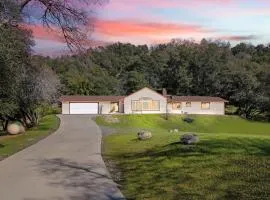 Villa near Yosemite & bass lake w/Hot Tub/EVcharge
