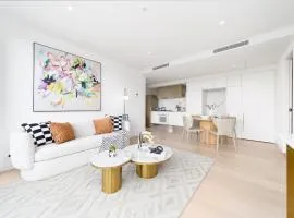Top CBD Skyline Luxury 2 Beds, 2 Baths Free Parking