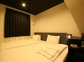 HOTEL TRAD Replay