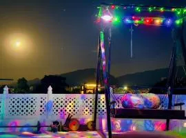 Hotel White House - A Family Homestay