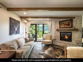 Simple & Luxe Condo With View, hotel i Mont-Tremblant