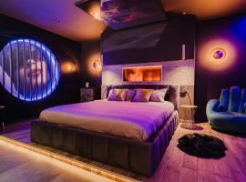 Love Room Les Private Places - Lit King Size et Jacuzzi Priv&eacute;, h&ocirc;tel avec bain &agrave; remous &agrave; Orl&eacute;ans