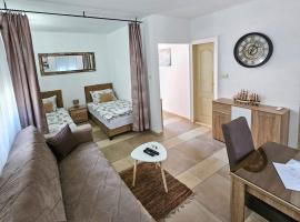 Tivat studio apartment 5 min from airport Tivat, hotel u gradu Mrčevac