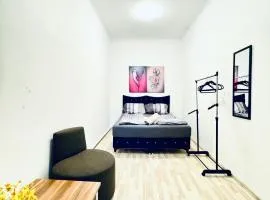 Modern Private Rooms in 3BR Apartment Near FAC Platz