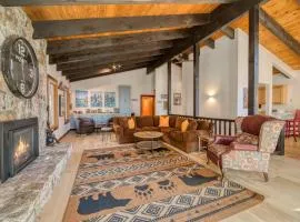 Wanderlust Retreat by Tahoe Getaways - 4BR Pet-Friendly w Fenced Yard, Walking Distance to Lake!