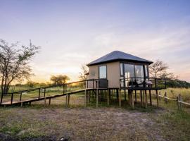 Chobe River Camp，Ngoma的附設泳池的飯店